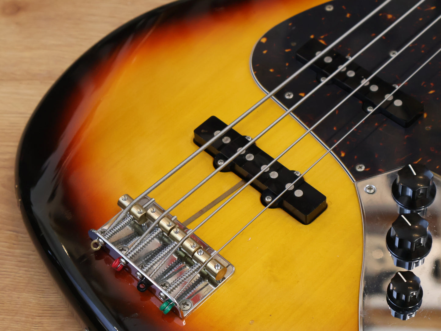 2018 Fender Japan Traditional 60's Jazz Bass (Sunburst)