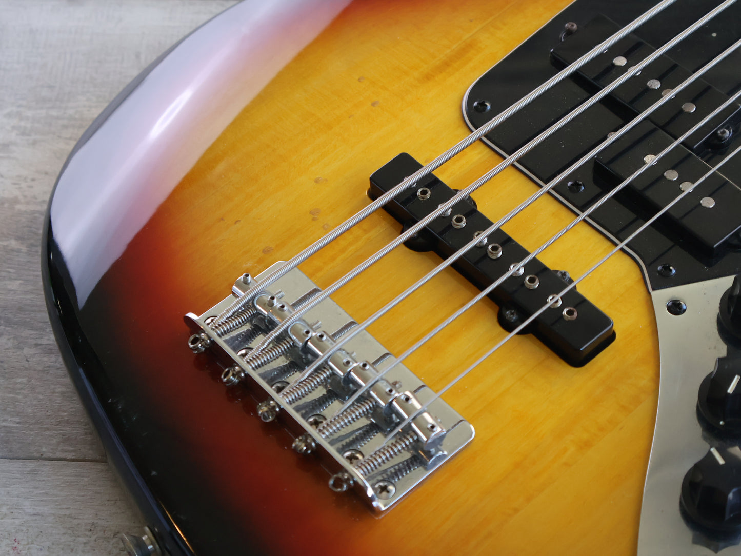 2013 Squier Vintage Modified Jaguar Bass V Special 5-String (Sunburst)