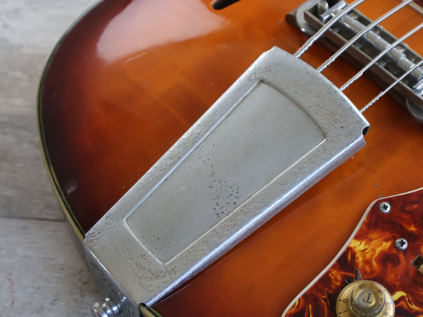 1967 Guyatone Japan V-4 Violin Semi Hollowbody Short Scale Bass (Sunburst)