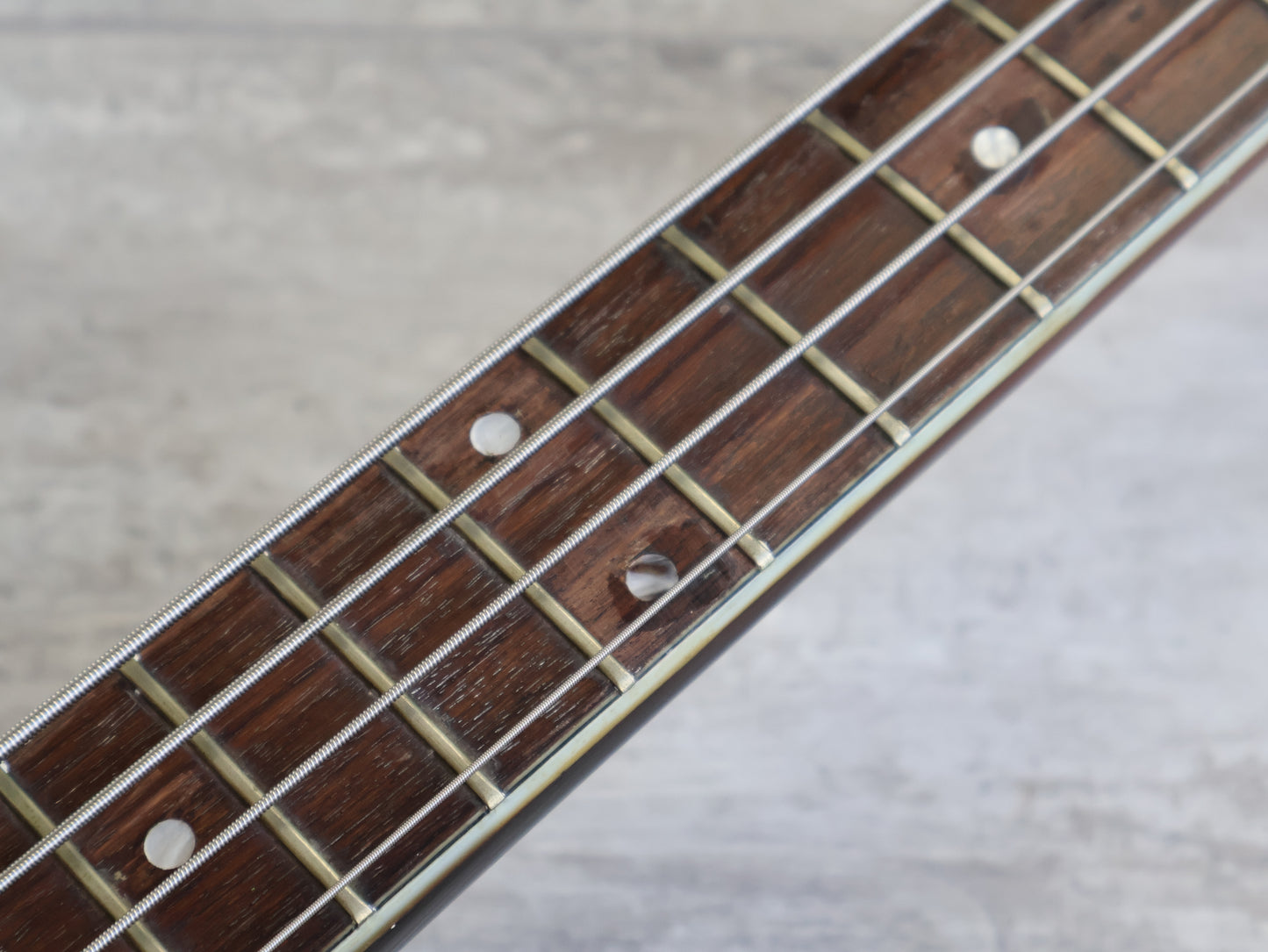 1967 Guyatone Japan V-4 Violin Semi Hollowbody Short Scale Bass (Sunburst)
