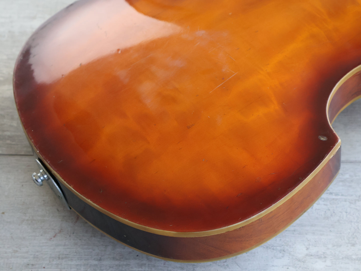1967 Guyatone Japan V-4 Violin Semi Hollowbody Short Scale Bass (Sunburst)