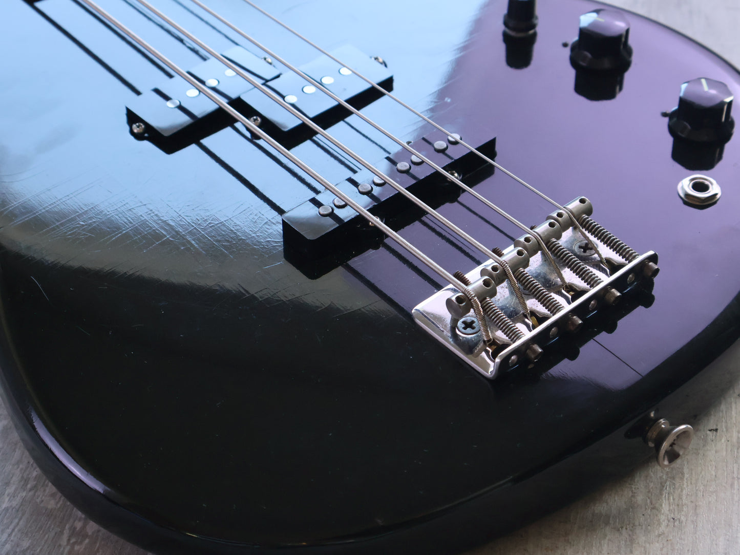1980 Kramer USA DMZ-4001 Aluminium Neck Bass (Black)
