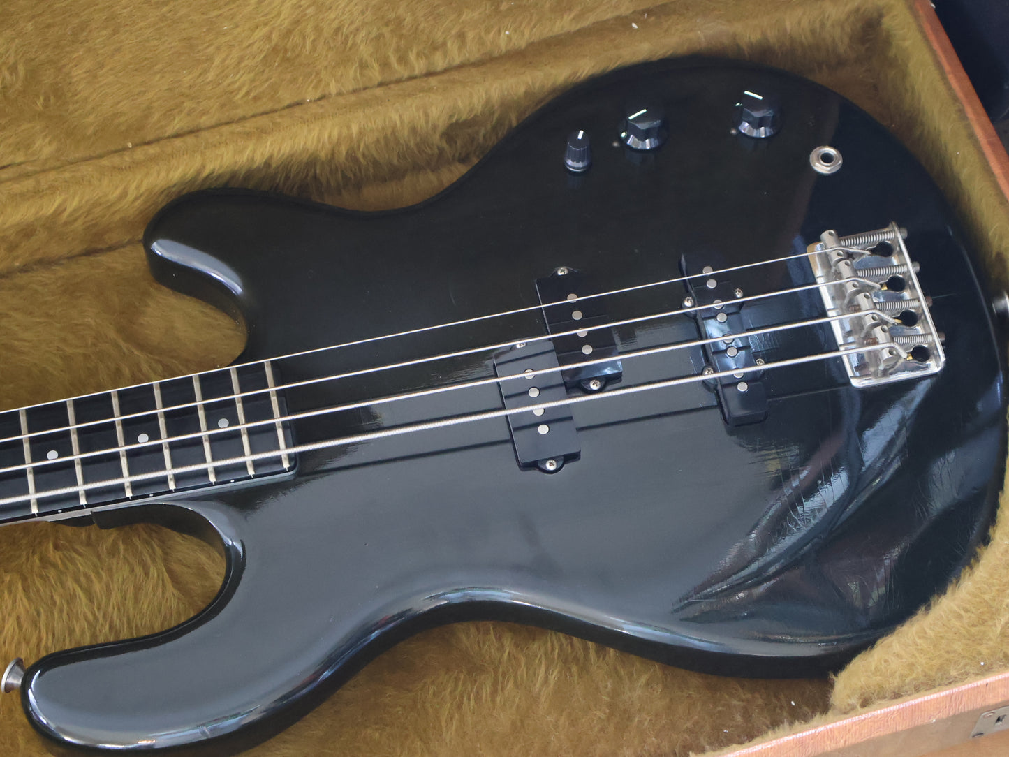 1980 Kramer USA DMZ-4001 Aluminium Neck Bass (Black)
