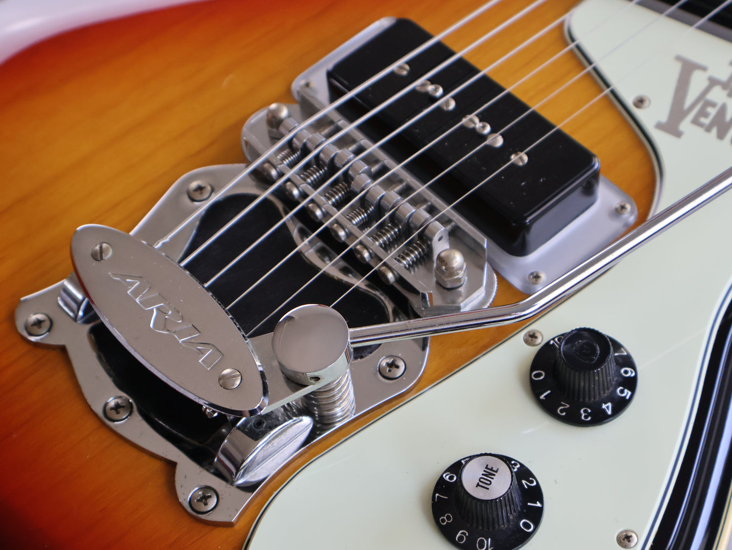 2001 Aria VM-2001 "The Ventures" 40th Anniversary Limited Edition Model (Sunburst)