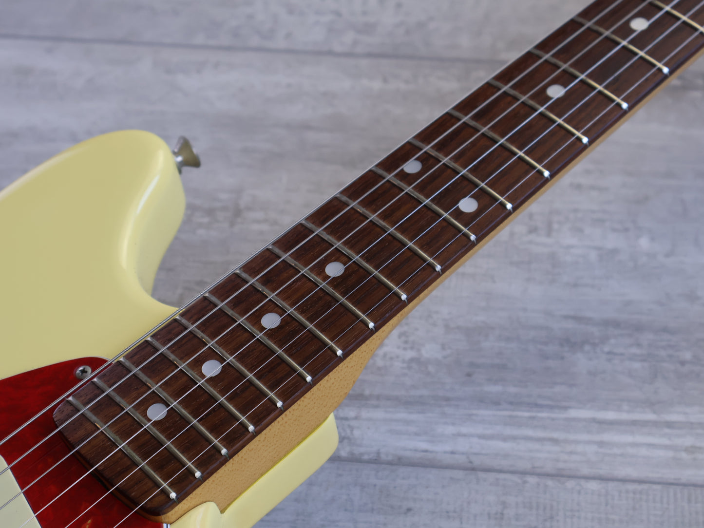 1993 Fender Japan MG69-58 '69 Reissue Mustang (Vintage White)