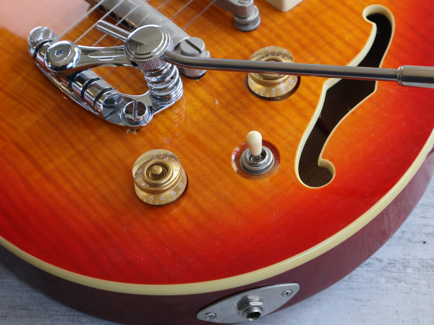 Dean BOCA12 Boca 12-String Semi Hollowbody w/Les Trem (Cherry Sunburst)