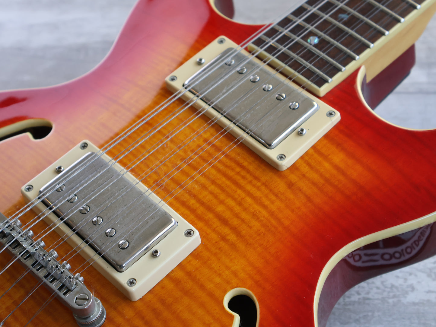 Dean BOCA12 Boca 12-String Semi Hollowbody w/Les Trem (Cherry Sunburst)