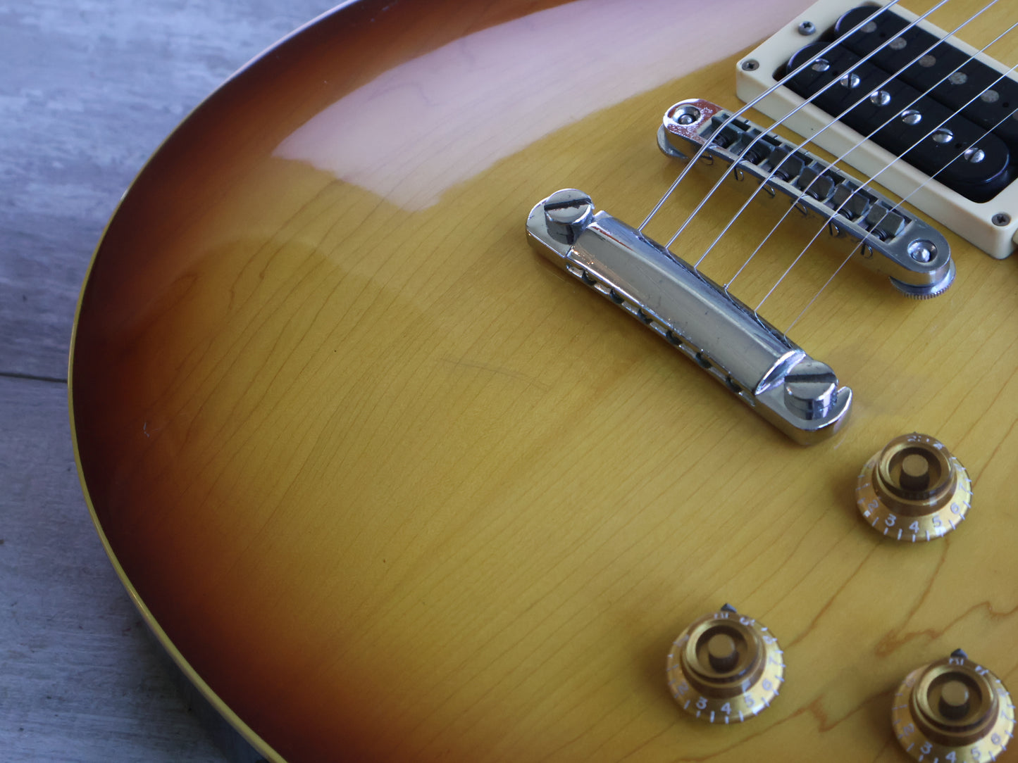1977 Greco Japan EG-700 Les Paul Standard (Brown Sunburst)