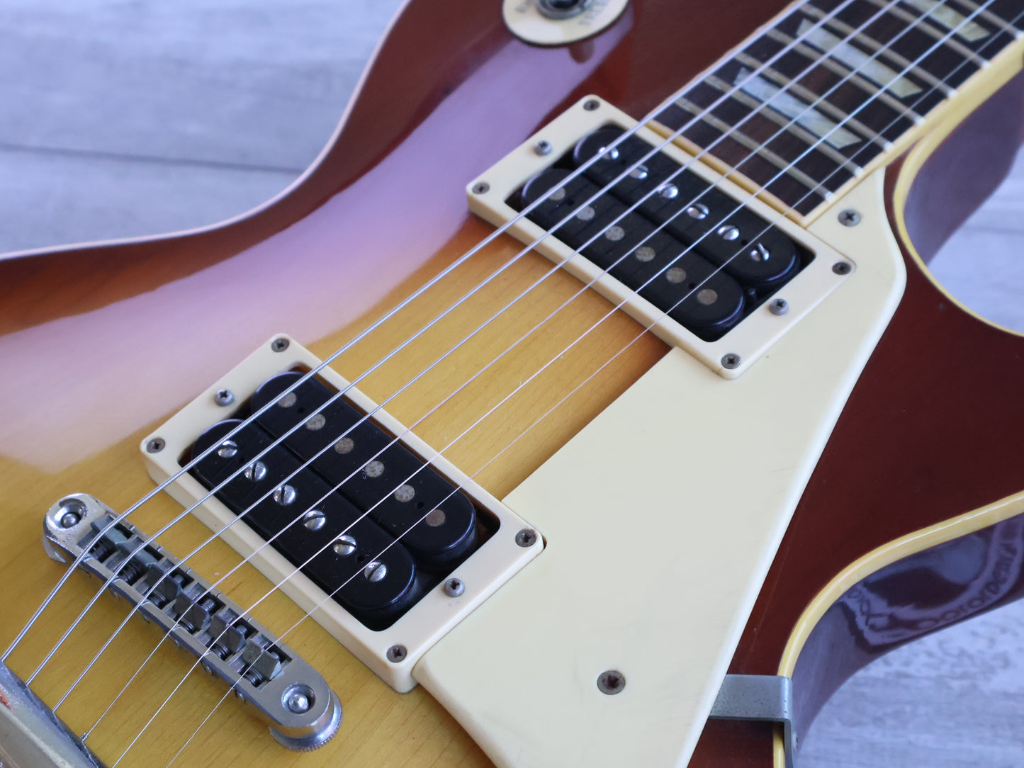 1977 Greco Japan EG-700 Les Paul Standard (Brown Sunburst)