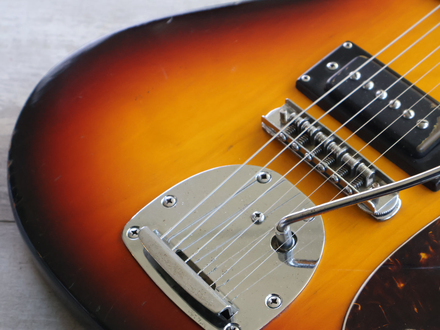 1960's Guyatone Japan LG-127T Offset Electric Guitar (Sunburst)