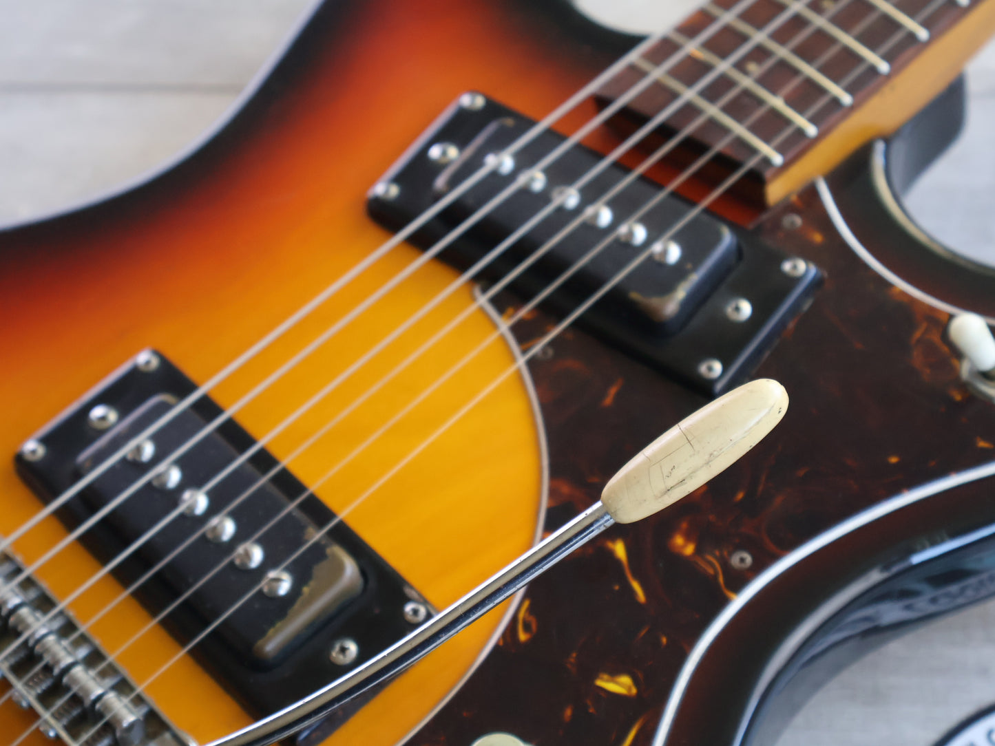 1960's Guyatone Japan LG-127T Offset Electric Guitar (Sunburst)