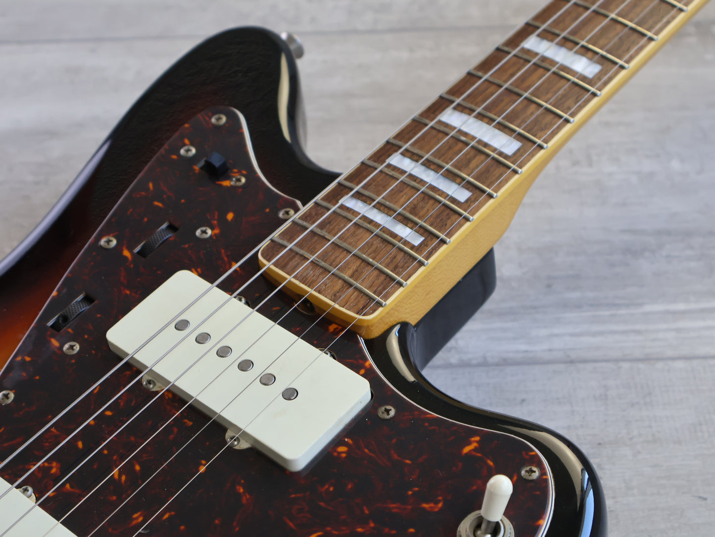 2004 Fender Japan JM66B '66 Reissue Jazzmaster w/Block Inlays & Binding (Sunburst)