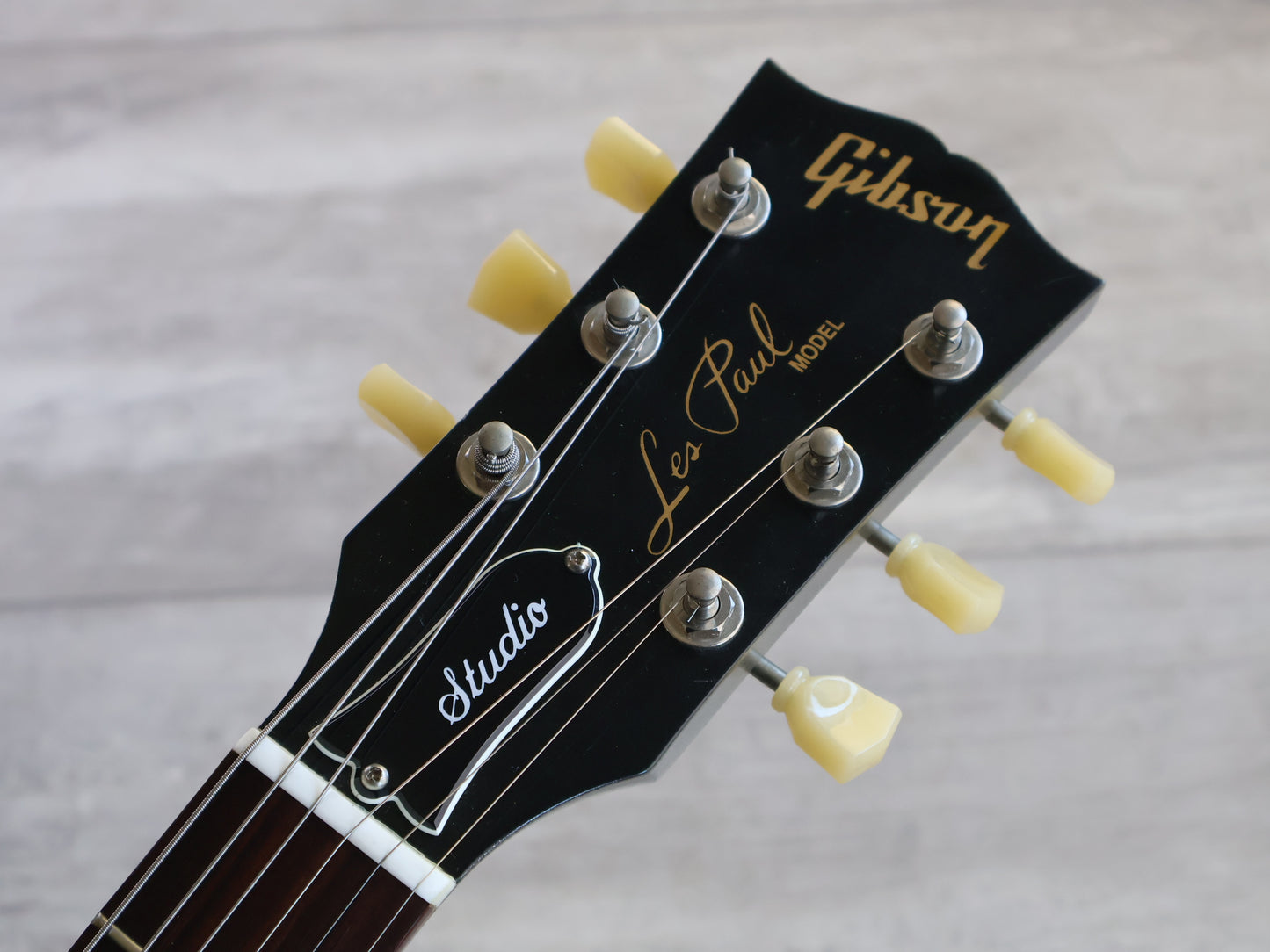 2012 Gibson USA Les Paul Studio Limited Edition (Silver Pearl)