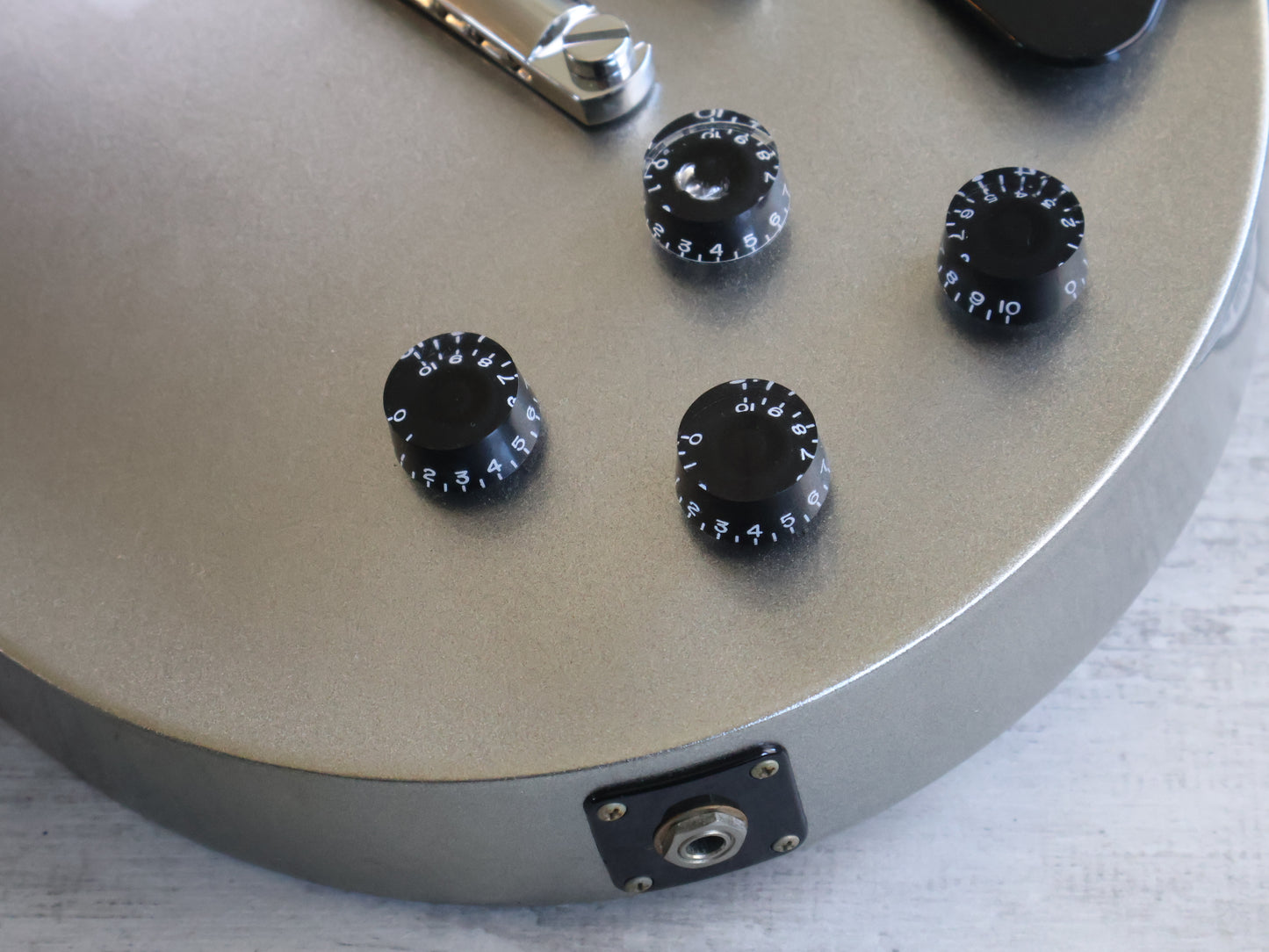 2012 Gibson USA Les Paul Studio Limited Edition (Silver Pearl)