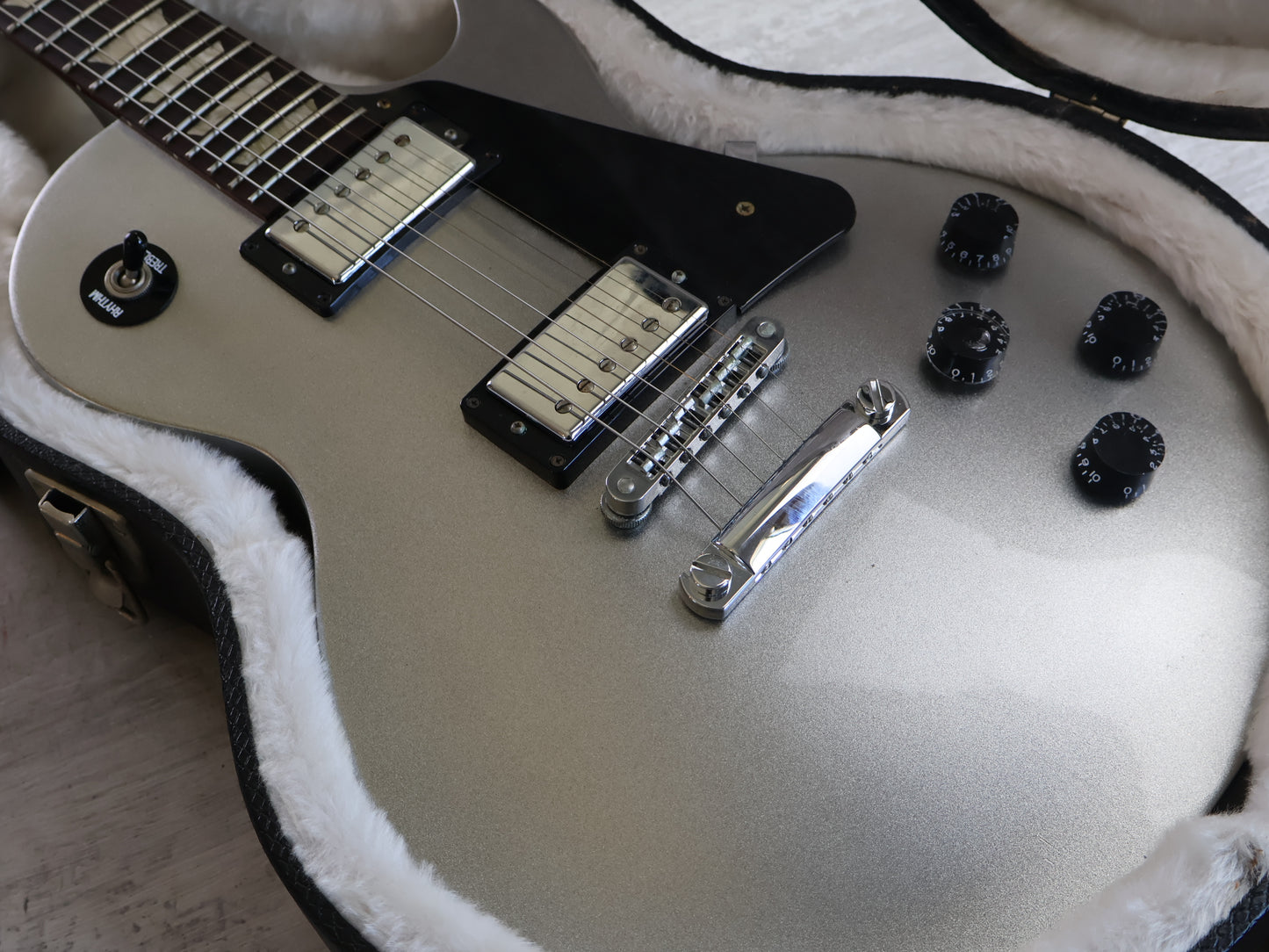 2012 Gibson USA Les Paul Studio Limited Edition (Silver Pearl)