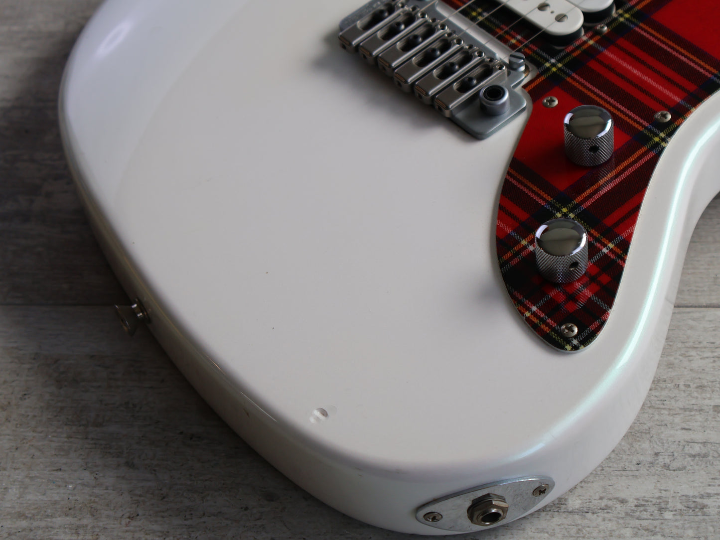 2000 Fernandes JG-80IM HH Jaguar w/Tartan Pickguard (White)