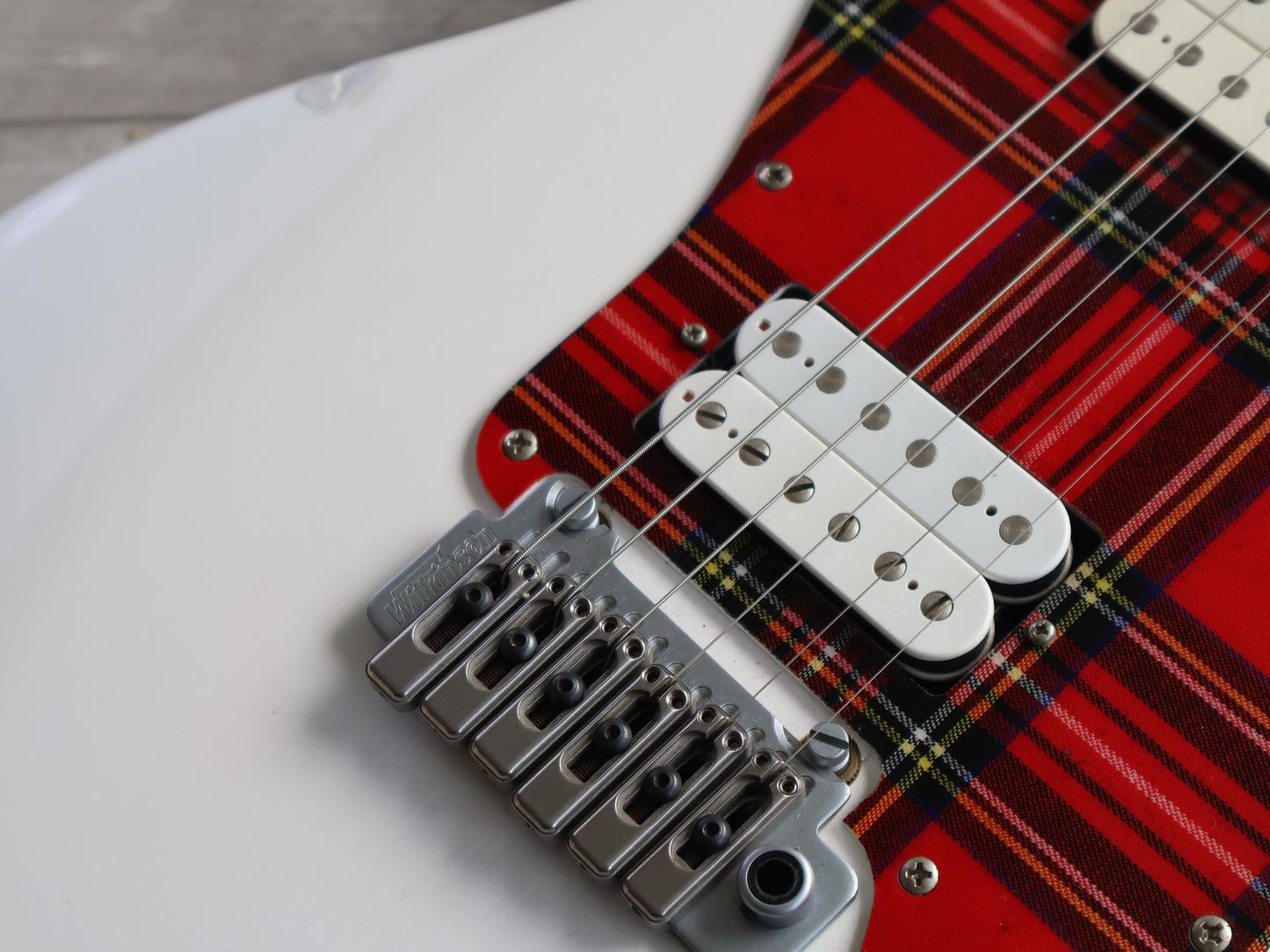 2000 Fernandes JG-80IM HH Jaguar w/Tartan Pickguard (White)
