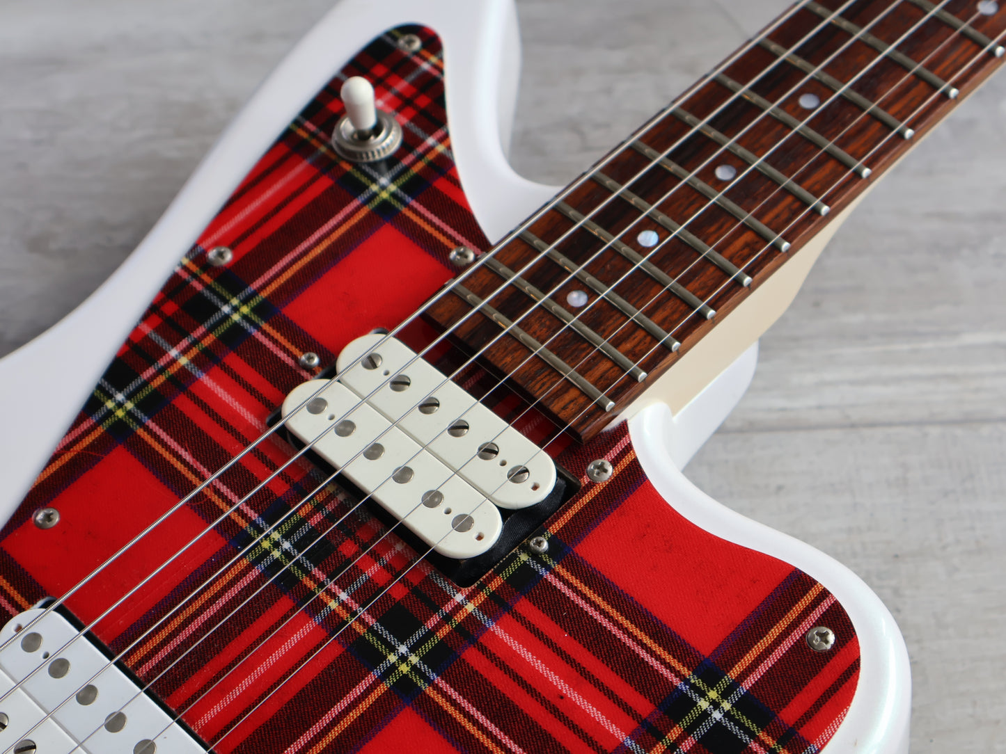 2000 Fernandes JG-80IM HH Jaguar w/Tartan Pickguard (White)