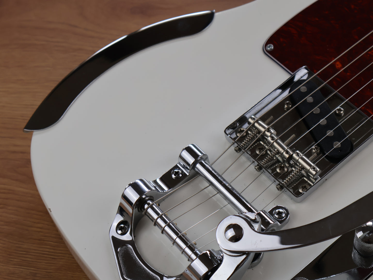 Bacchus BTE-1R Universe Series Telecaster w/Bigsby (White)