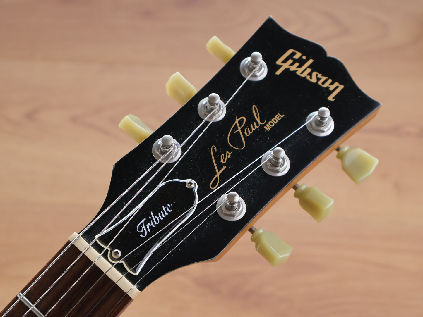2017 Gibson USA Les Paul Tribute T (Satin Gold Top)
