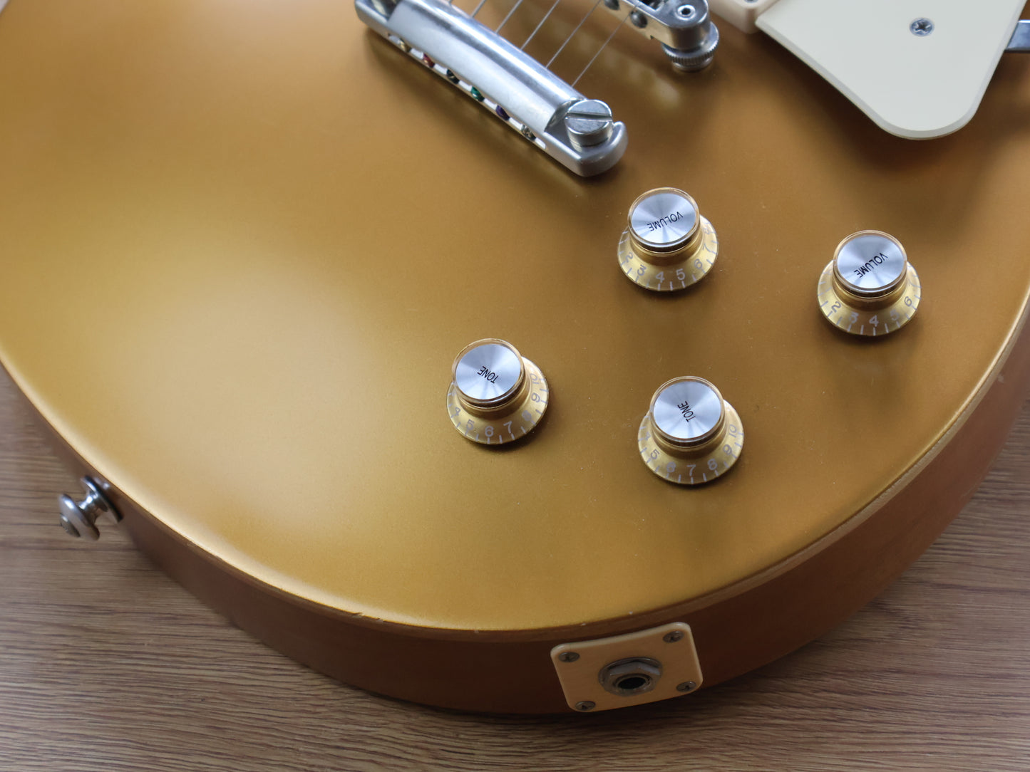 2017 Gibson USA Les Paul Tribute T (Satin Gold Top)