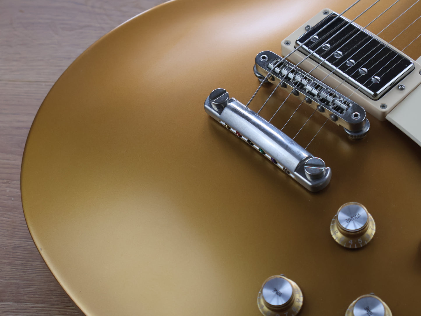 2017 Gibson USA Les Paul Tribute T (Satin Gold Top)