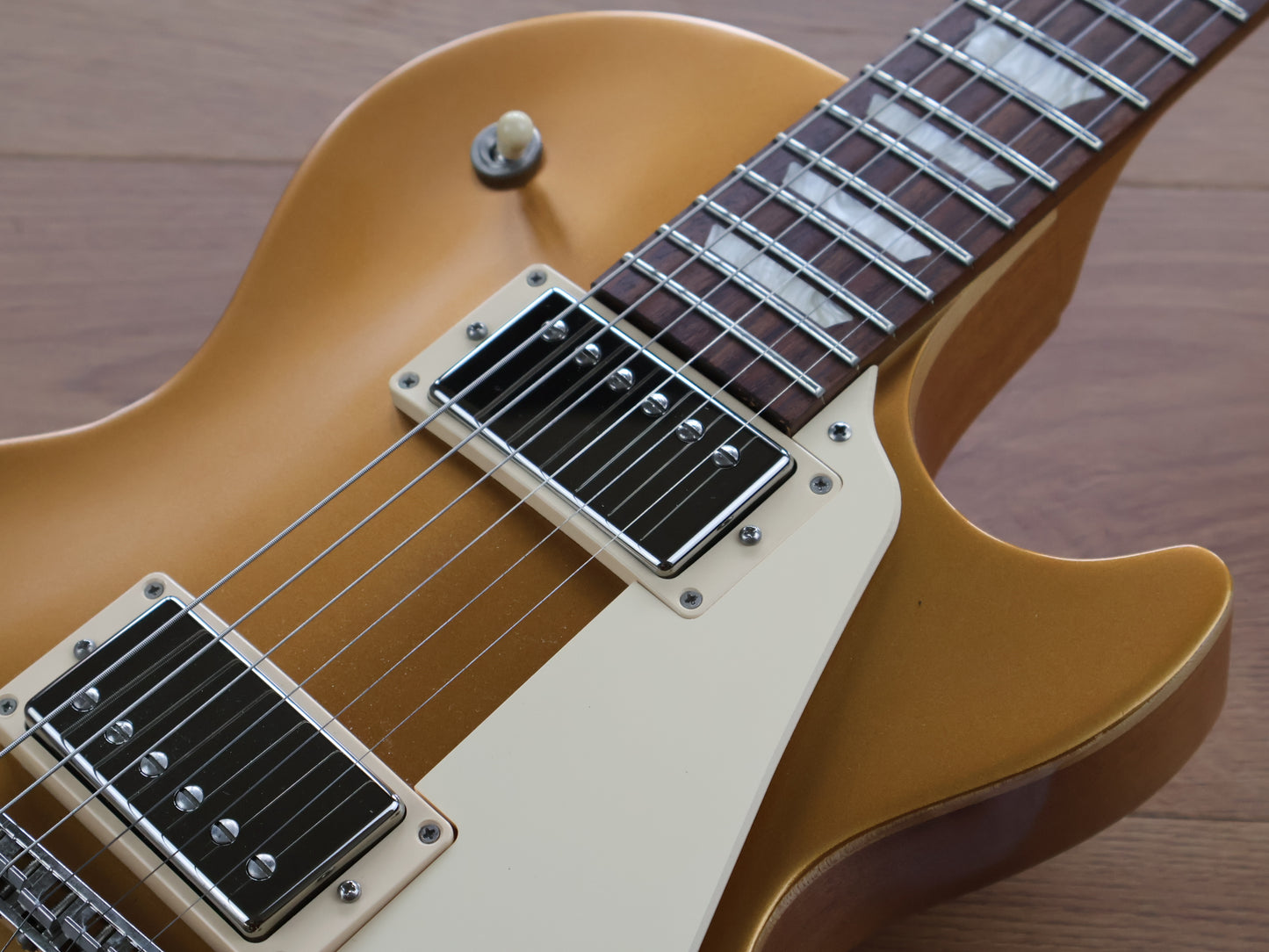 2017 Gibson USA Les Paul Tribute T (Satin Gold Top)