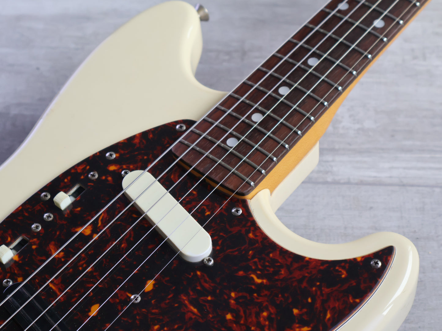 2007 Fender Japan MG69 '69 Reissue Mustang (Vintage White)