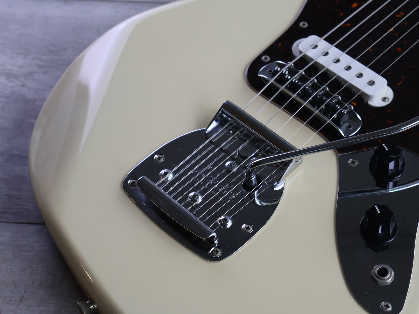 2006 Fender Japan JG66-93 '66 Reissue Jaguar (Vintage White)