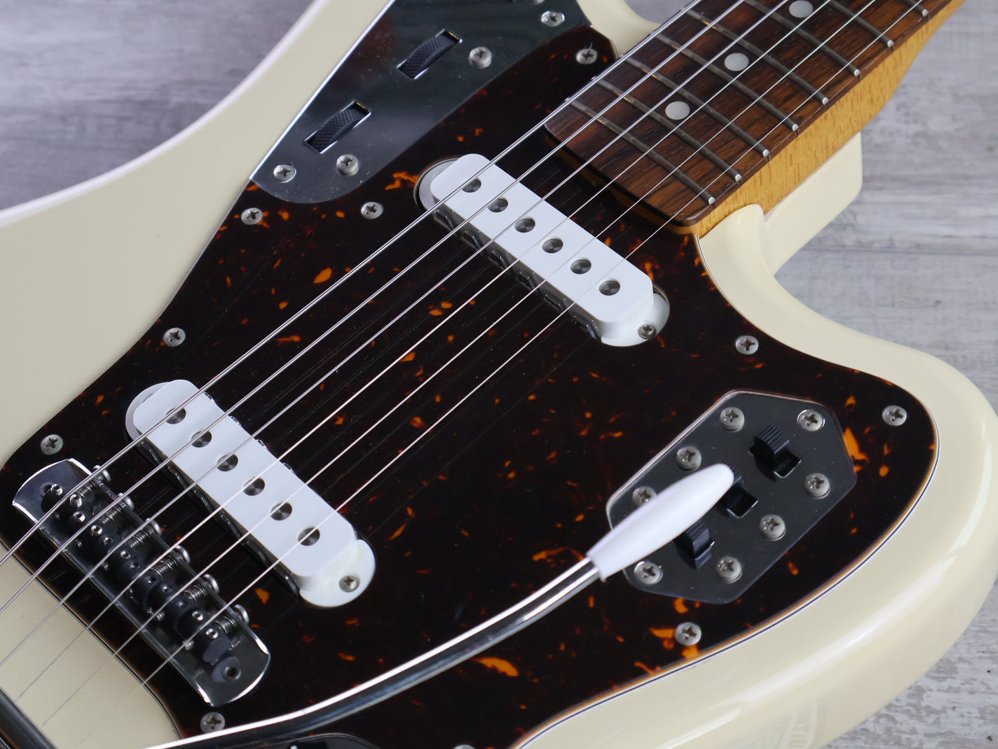 2006 Fender Japan JG66-93 '66 Reissue Jaguar (Vintage White)