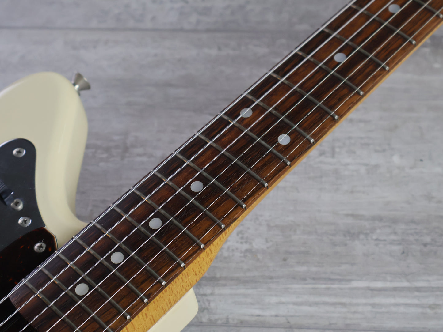 2006 Fender Japan JG66-93 '66 Reissue Jaguar (Vintage White)