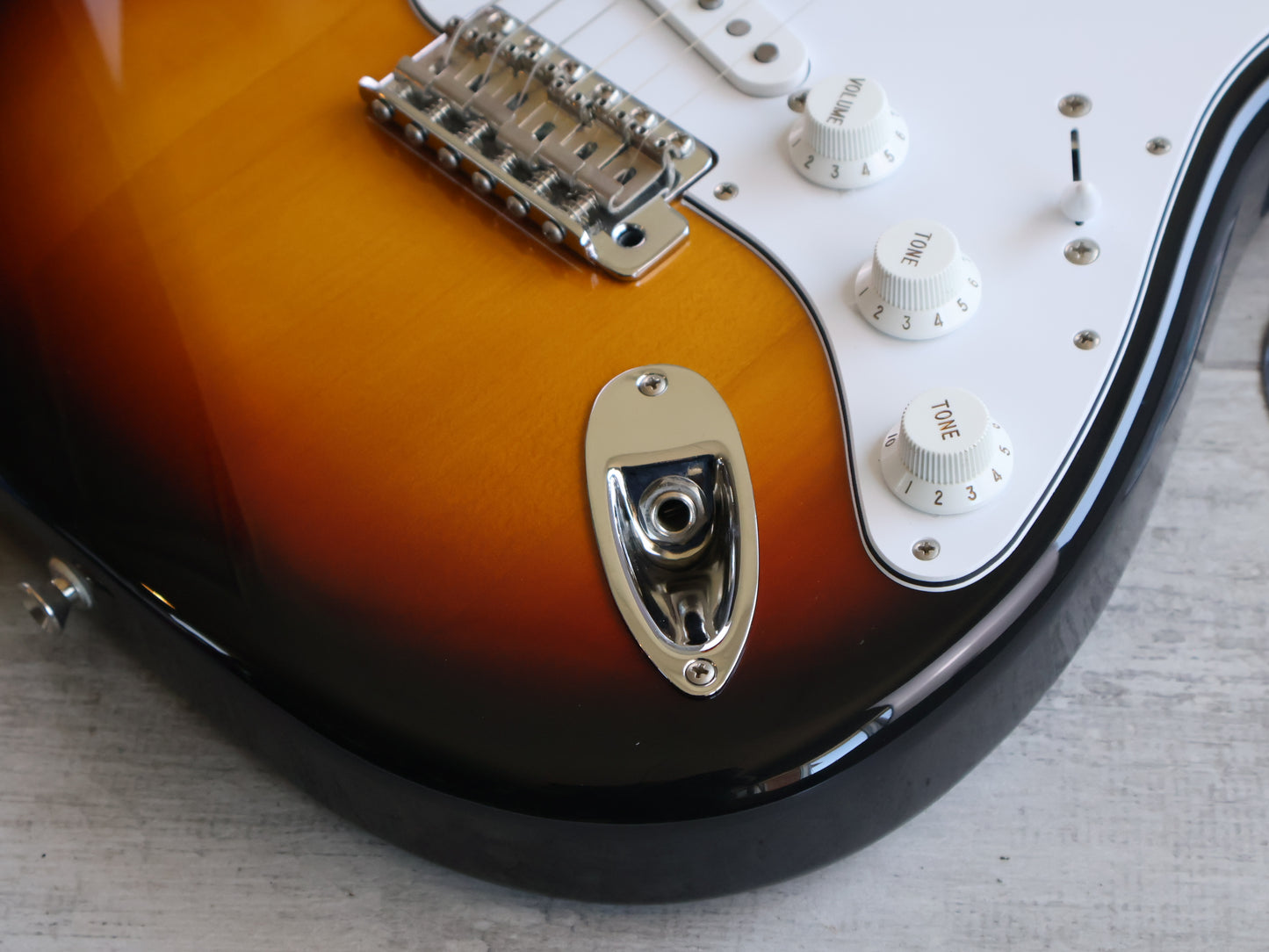 2017 FGN Japan (Fujigen) JST-6R J-Classic Stratocaster (Sunburst)