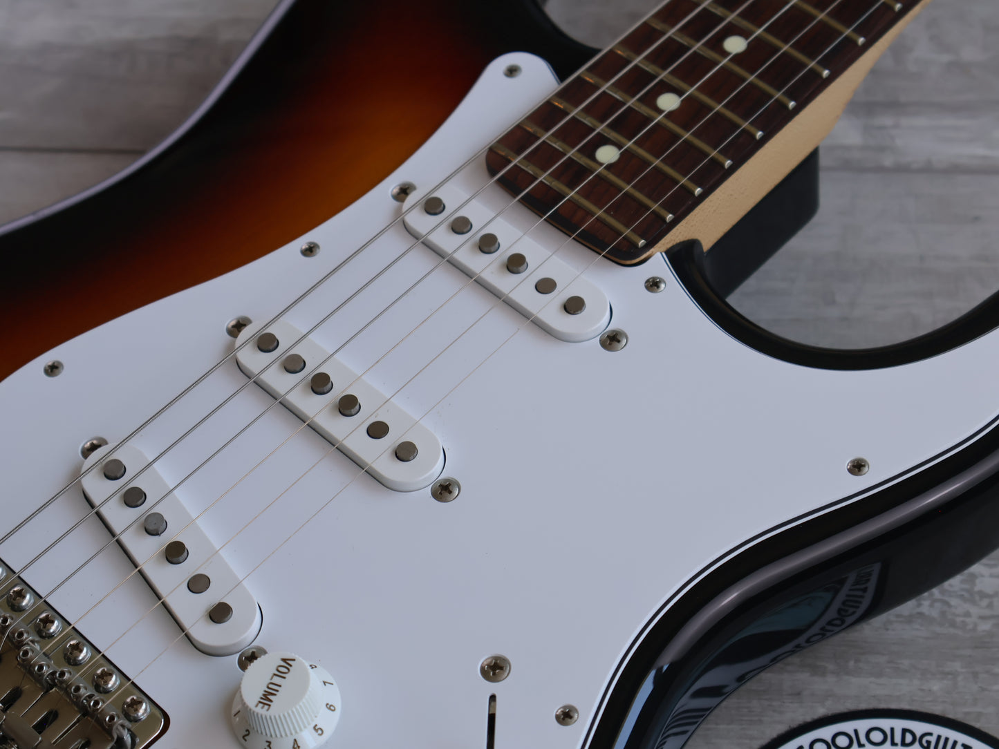 2017 FGN Japan (Fujigen) JST-6R J-Classic Stratocaster (Sunburst)