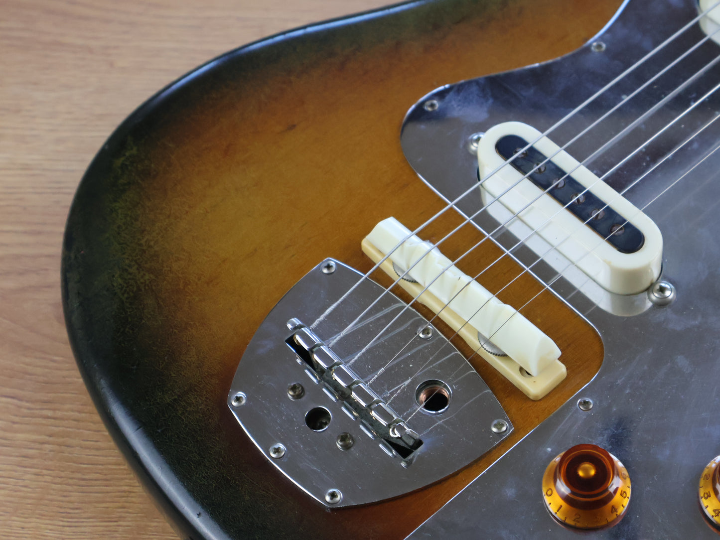 1960's Guyatone Japan LG-65T Electric Guitar (Sunburst)