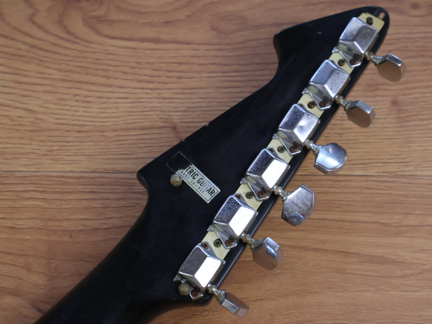 1960's Guyatone Japan LG-65T Electric Guitar (Sunburst)