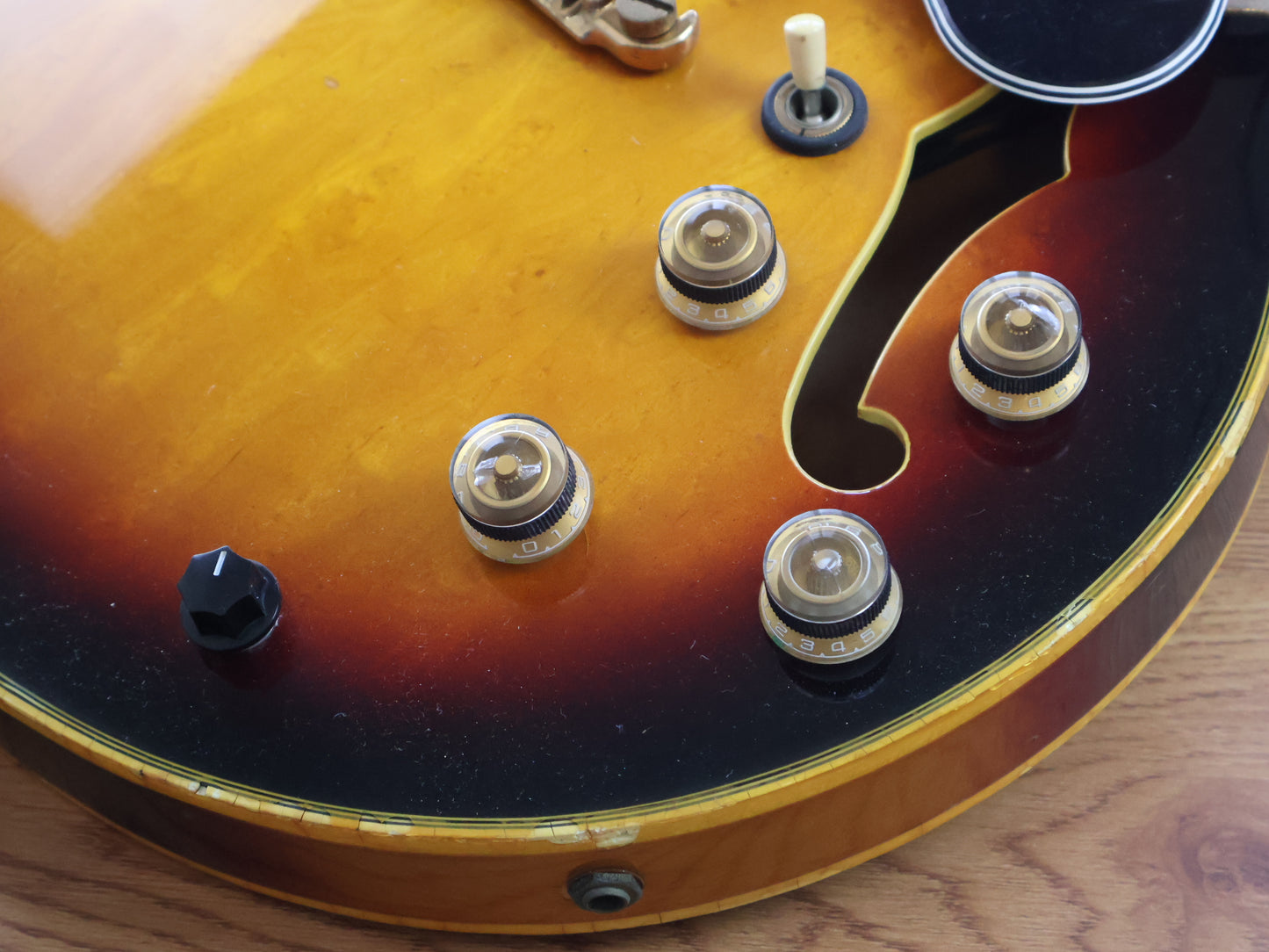 1981 Greco Japan SV-600 Semi Hollowbody (Brown Sunburst)