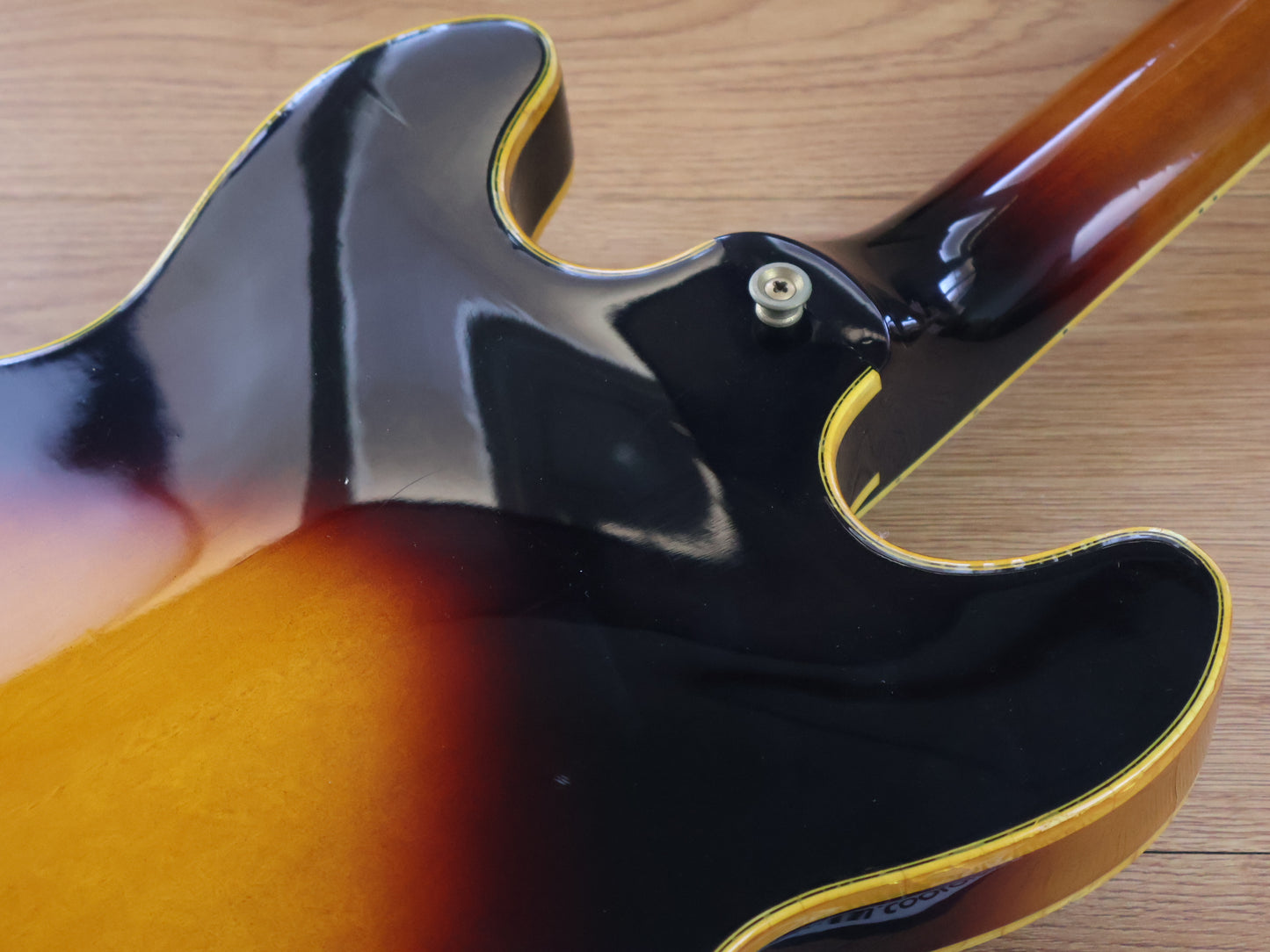 1981 Greco Japan SV-600 Semi Hollowbody (Brown Sunburst)