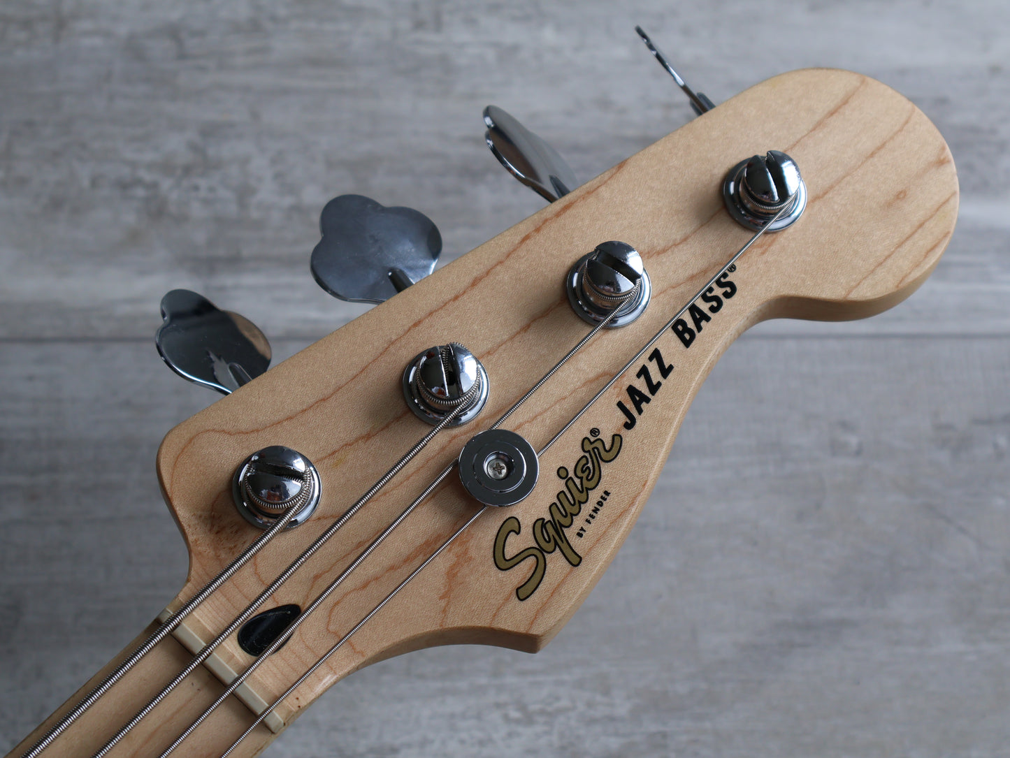 Squier Affinity Series Jazz Bass (Maple Fingerboard, Black)