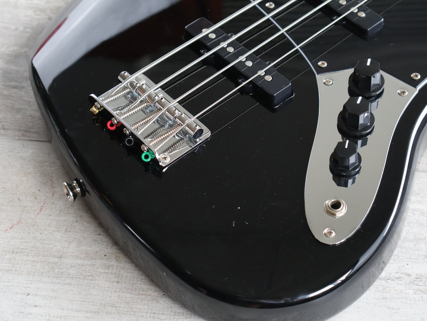 Squier Affinity Series Jazz Bass (Maple Fingerboard, Black)