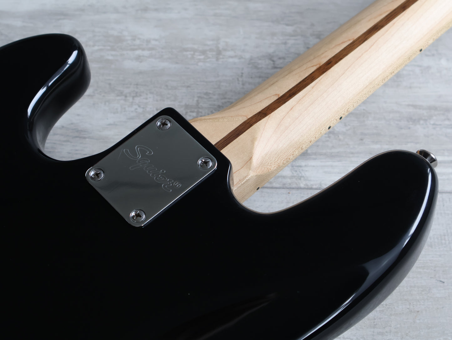 Squier Affinity Series Jazz Bass (Maple Fingerboard, Black)