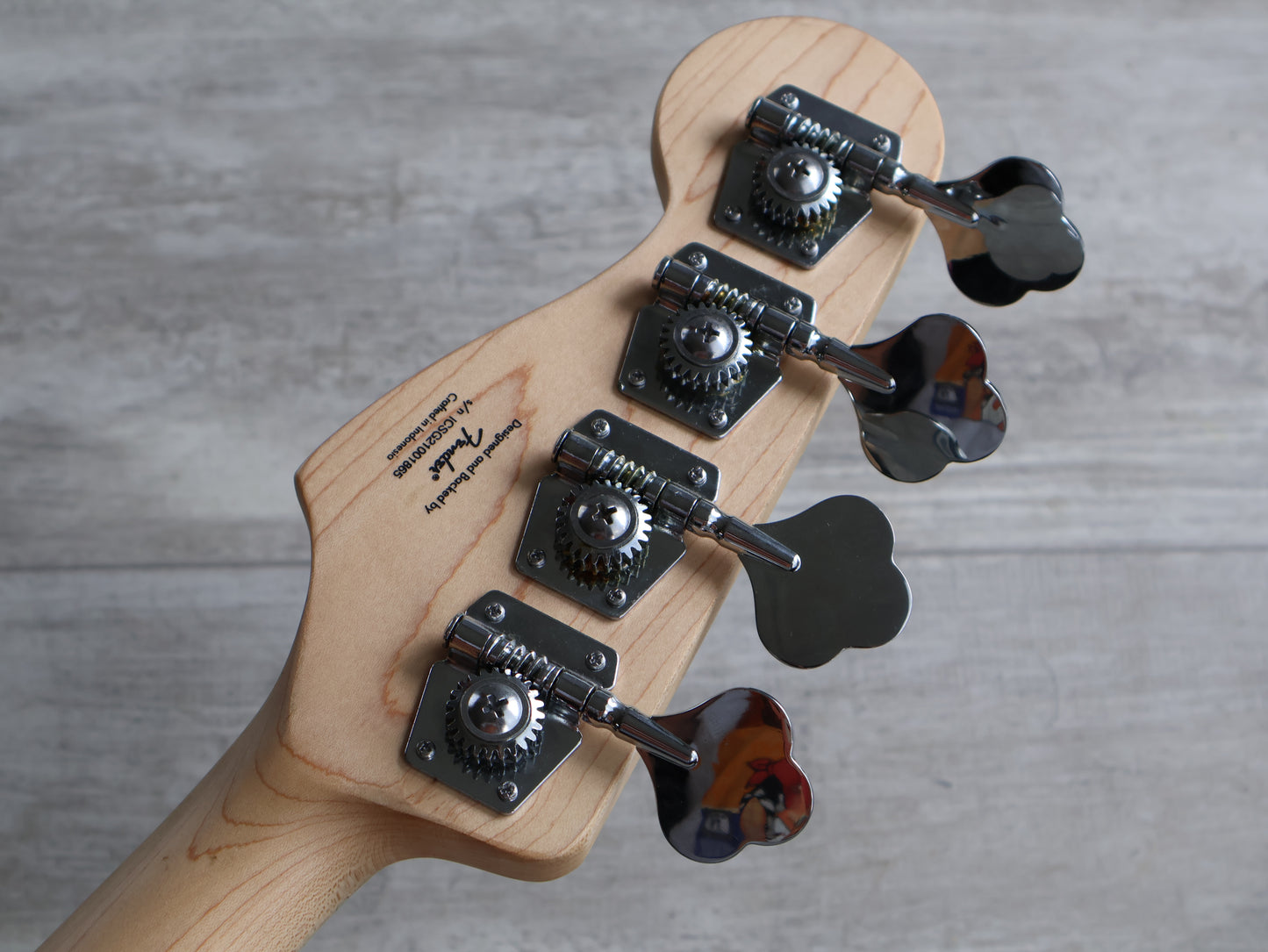 Squier Affinity Series Jazz Bass (Maple Fingerboard, Black)