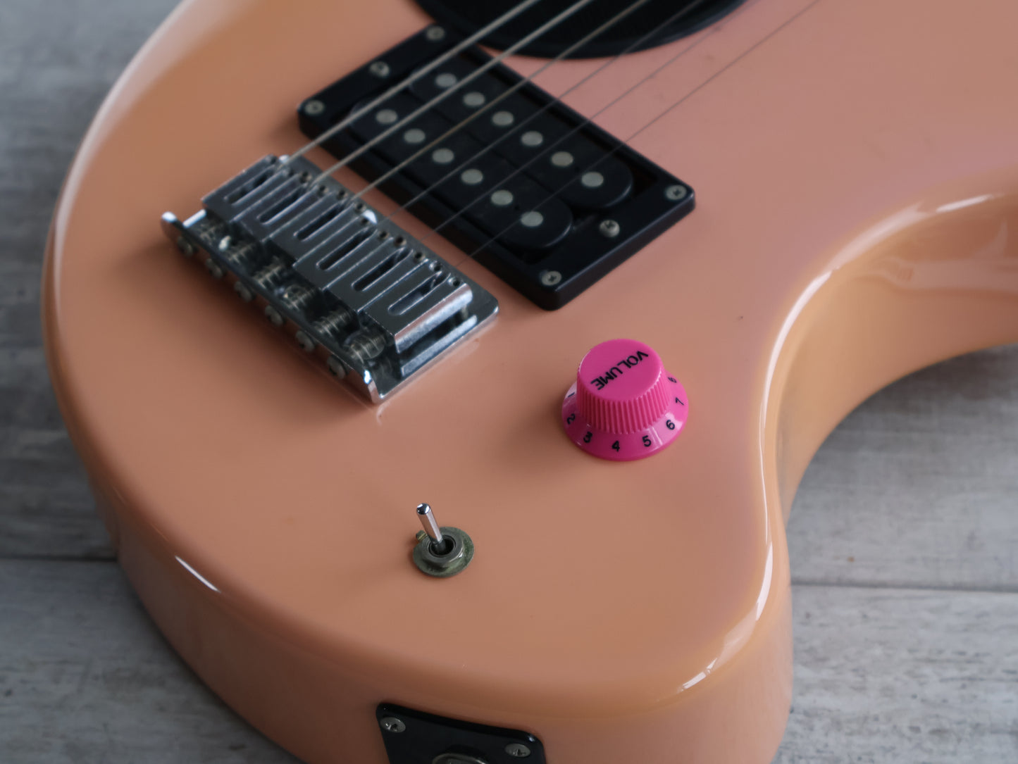 Fernandes ZO-3 Nomad Travel Guitar w/Onboard Speaker/Amplifier (Pink)