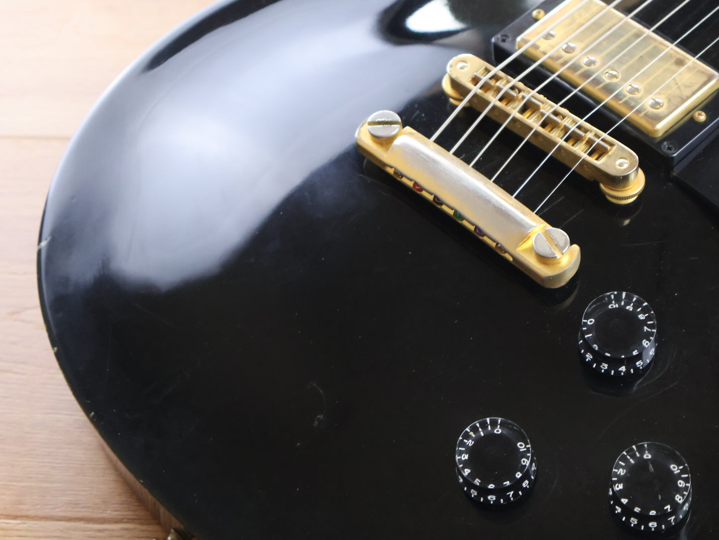 1996 Gibson USA Les Paul Studio (Black & Gold)