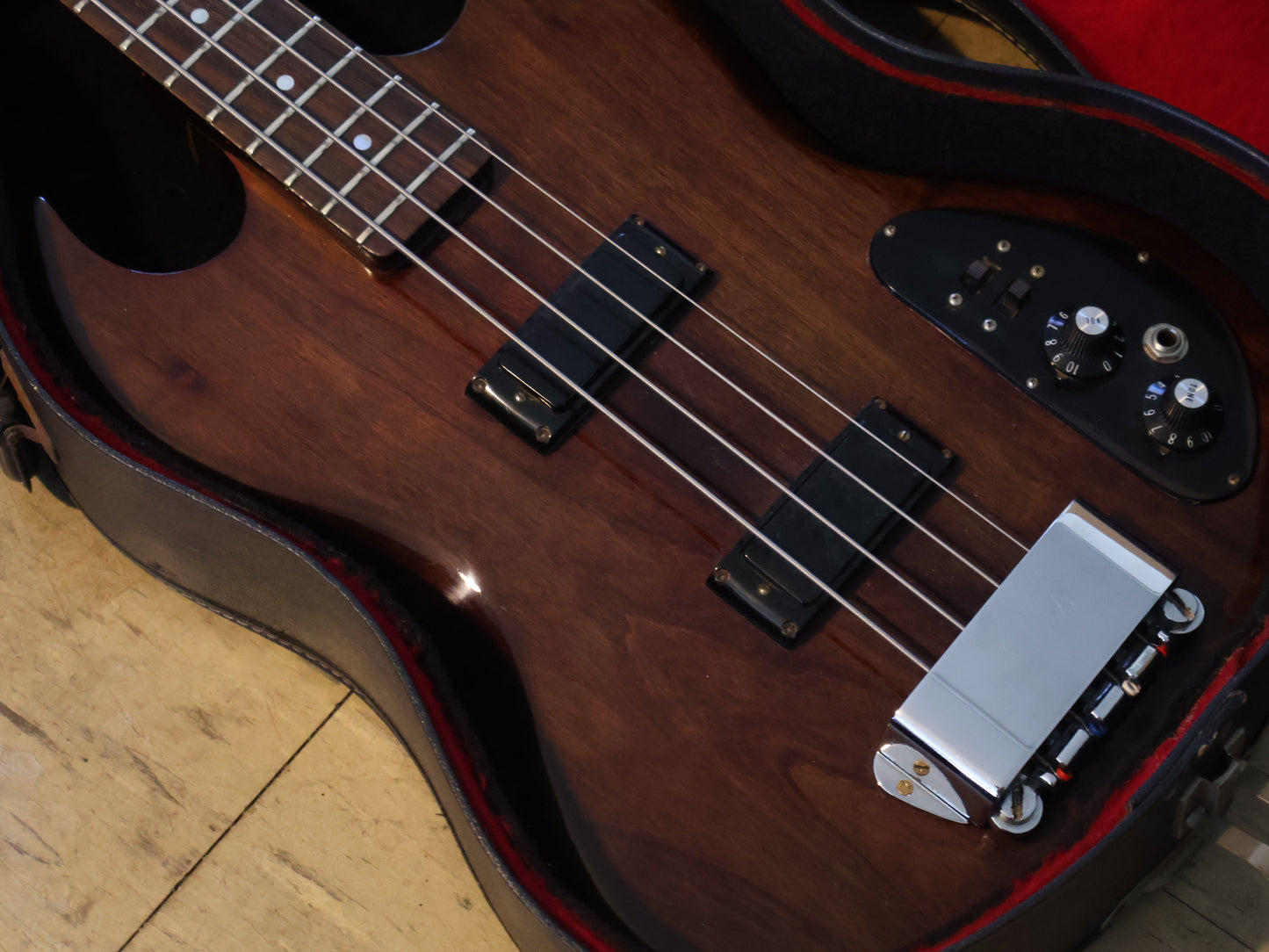 1972 Gibson USA SB450 SG Bass (Walnut)