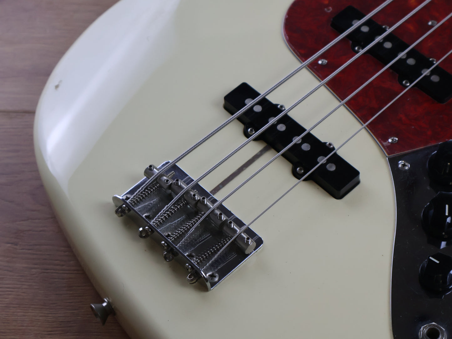 2010 Fender Japan JB62 '62 Reissue Jazz Bass (Vintage White)