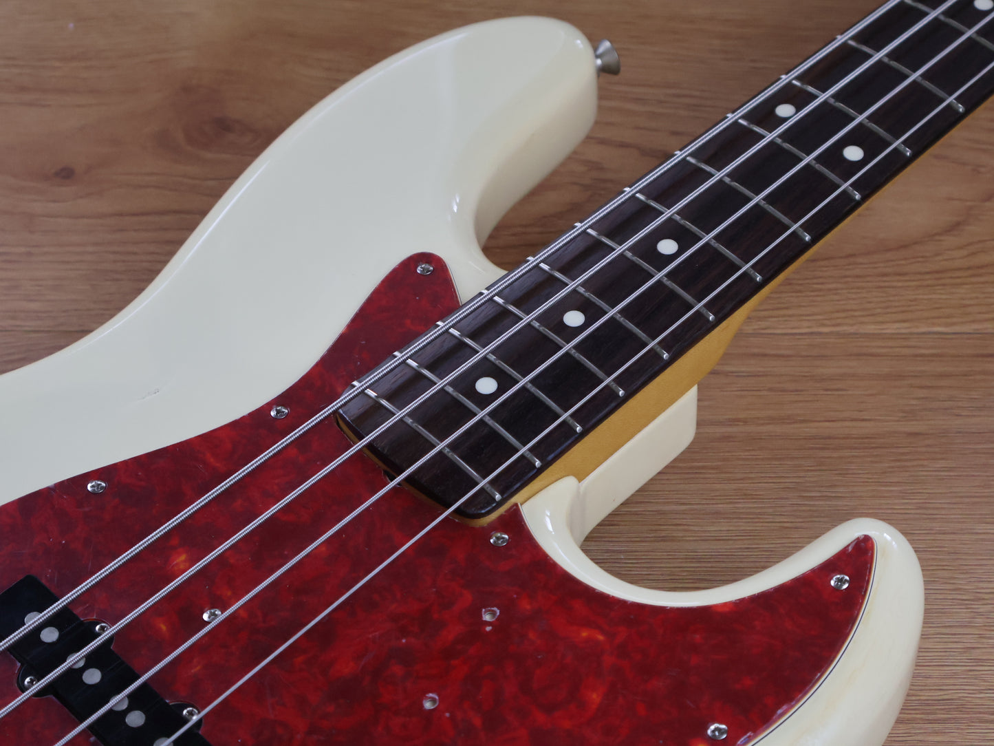 2010 Fender Japan JB62 '62 Reissue Jazz Bass (Vintage White)