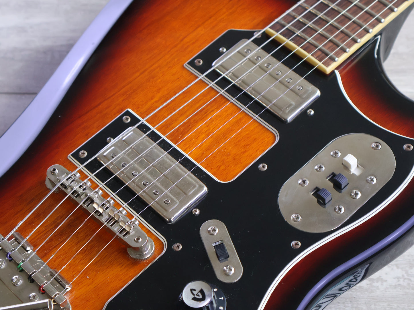 2017 Guild S200 Thunderbird Reissue (Sunburst)