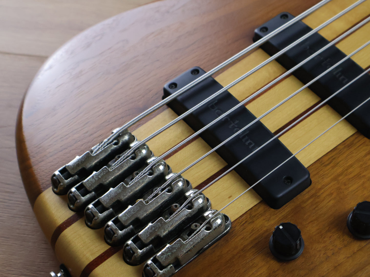 2007 Ibanez Prestige SR1006EWM 6-String Bass (Natural)