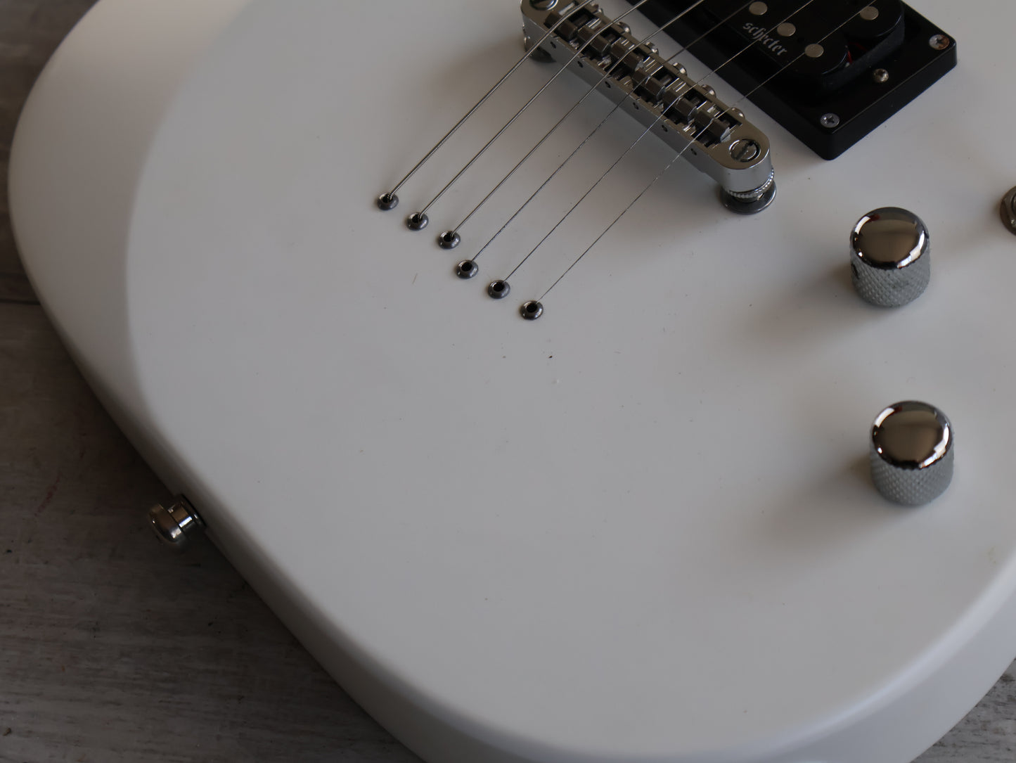 2018 Schecter C-6 Deluxe (White)