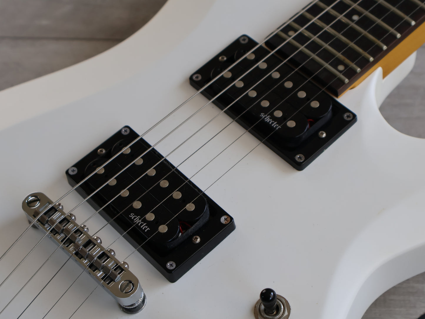 2018 Schecter C-6 Deluxe (White)